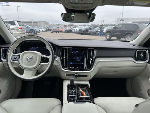 Used 2023 Volvo S60 T8 Plus image 9