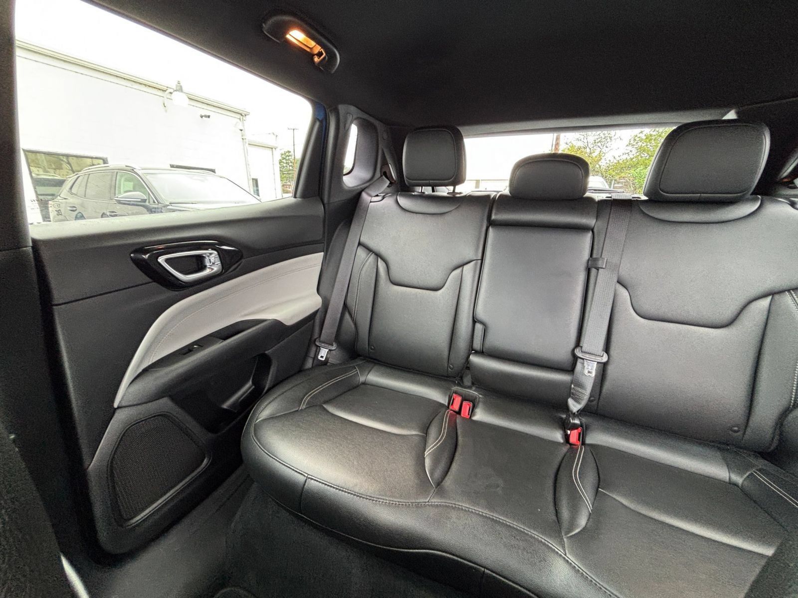 Used 2025 Jeep Compass Limited AWD/4WD image 39