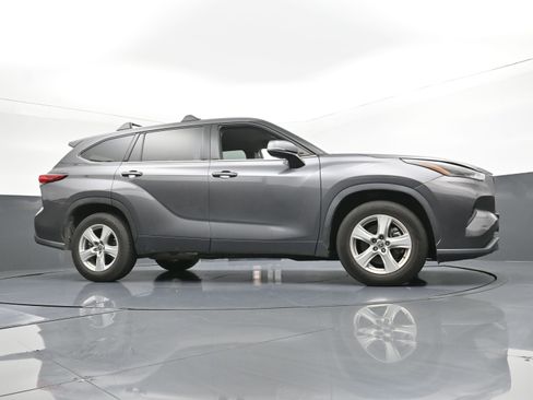 Used 2021 Toyota Highlander L image 27