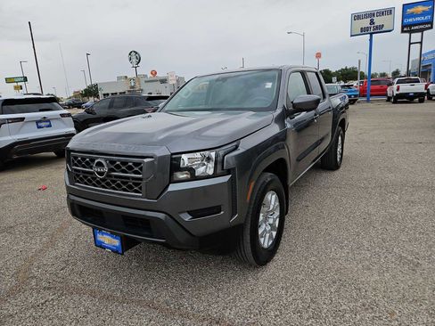 Used 2022 Nissan Frontier SV image 4