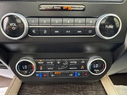 Used 2021 Ford Expedition Limited AWD/4WD image 16