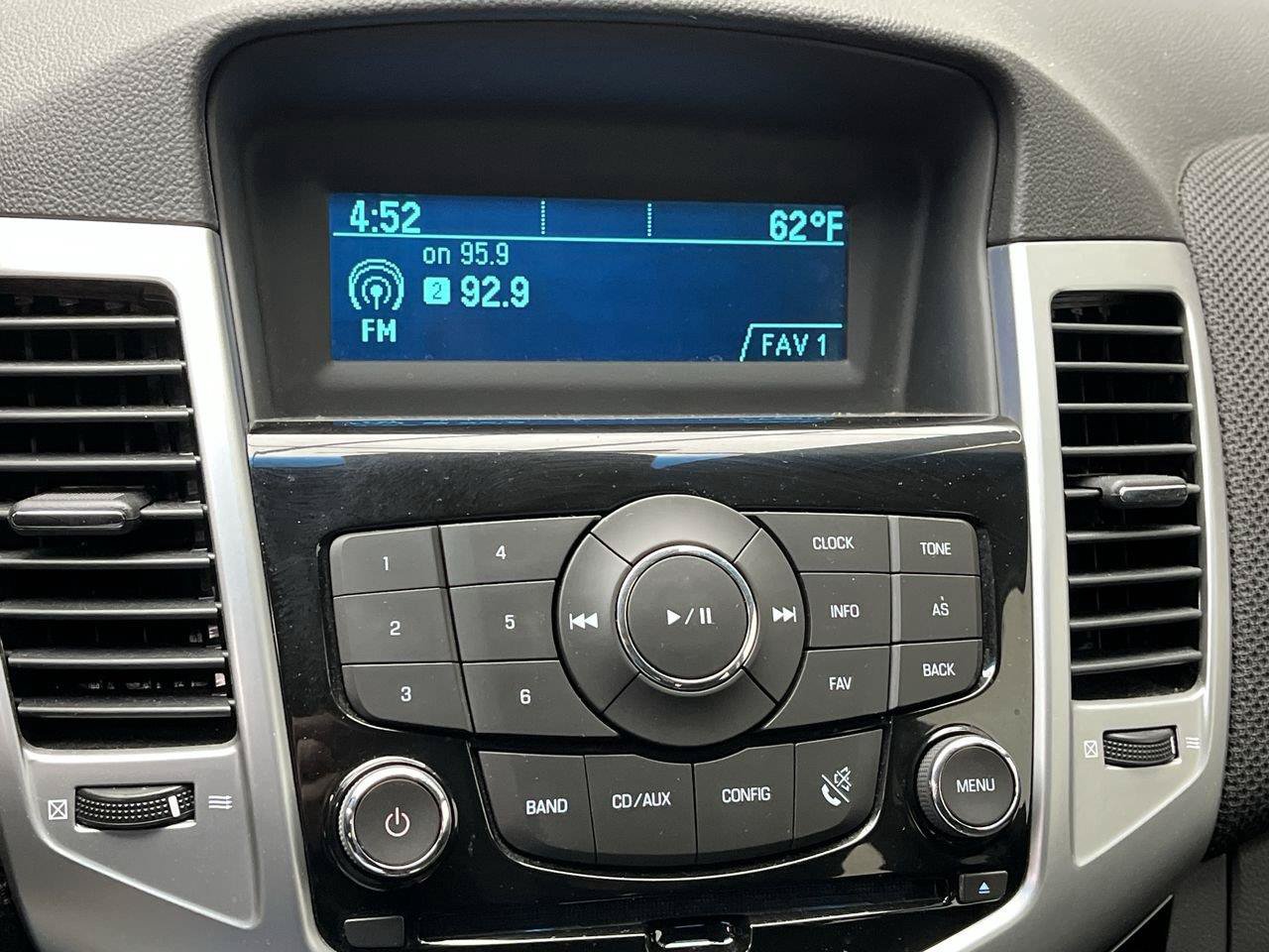 Used 2011 Chevrolet Cruze LT FWD image 5