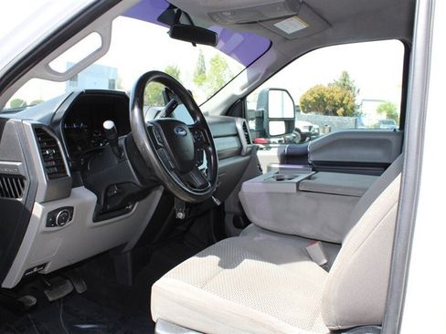 Used 2019 Ford F250 XLT w/ Snow Plow Prep Package AWD/4WD image 13