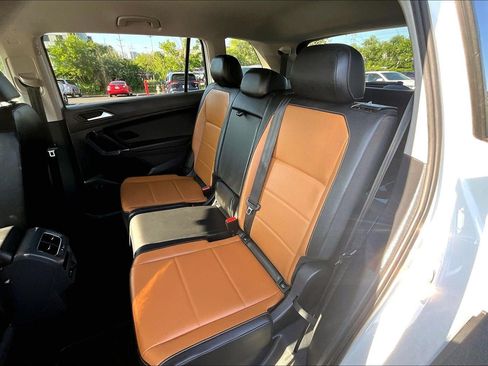 Used 2018 Volkswagen Tiguan SE w/ 3rd Row Seat Package AWD/4WD image 24