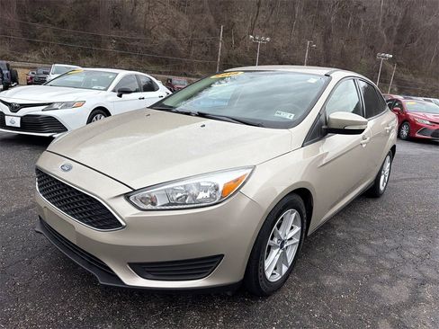Used 2018 Ford Focus SE w/ Cold Weather Package image 10