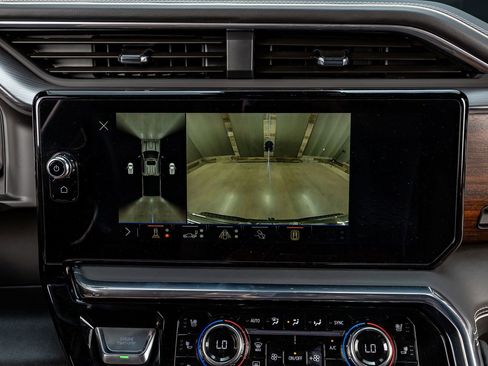 Used 2025 GMC Sierra 2500 Denali Ultimate image 25