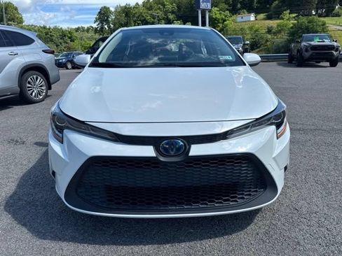 Used 2020 Toyota Corolla LE FWD image 2