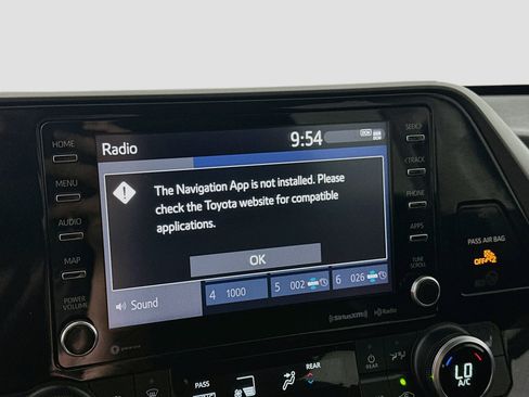 Used 2021 Toyota Highlander XLE FWD image 22