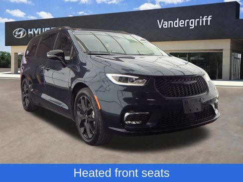 Used 2025 Chrysler Pacifica Limited image 9