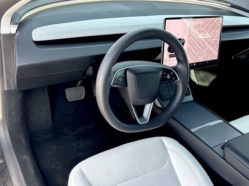 Used 2025 Tesla Model 3 Long Range image 8