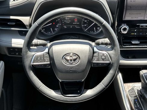 Used 2021 Toyota Highlander Limited FWD image 12