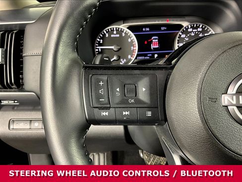 Used 2025 Nissan Pathfinder SL AWD/4WD image 11