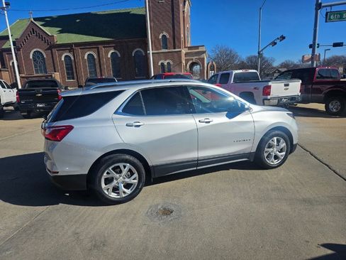 Used 2019 Chevrolet Equinox LT FWD image 1
