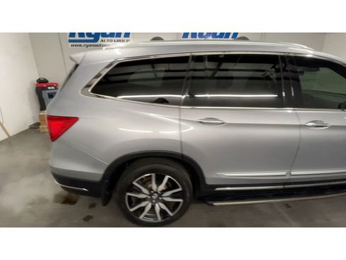 Certified 2019 Honda Pilot Touring image 9