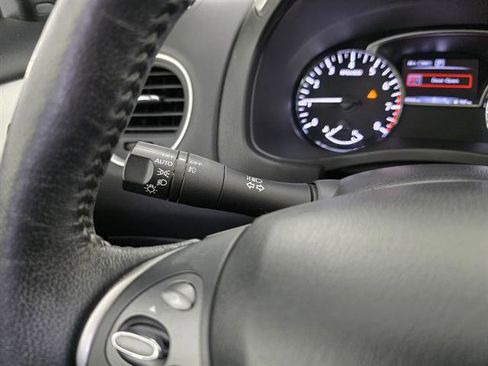 Used 2018 Nissan Pathfinder Platinum AWD/4WD image 38