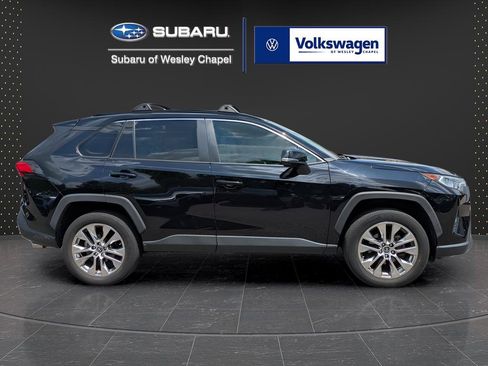 Used 2021 Toyota RAV4 XLE Premium FWD image 4