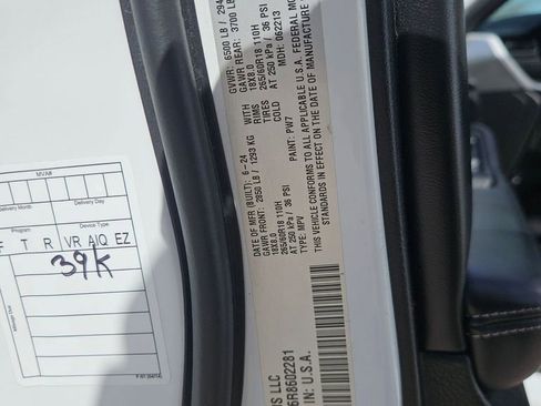 Used 2024 Jeep Grand Cherokee L Limited w/ Luxury Tech Group II image 31