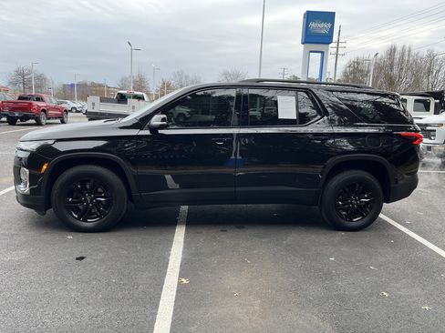 Used 2023 Chevrolet Traverse LT w/ Midnight/Sport Edition image 7
