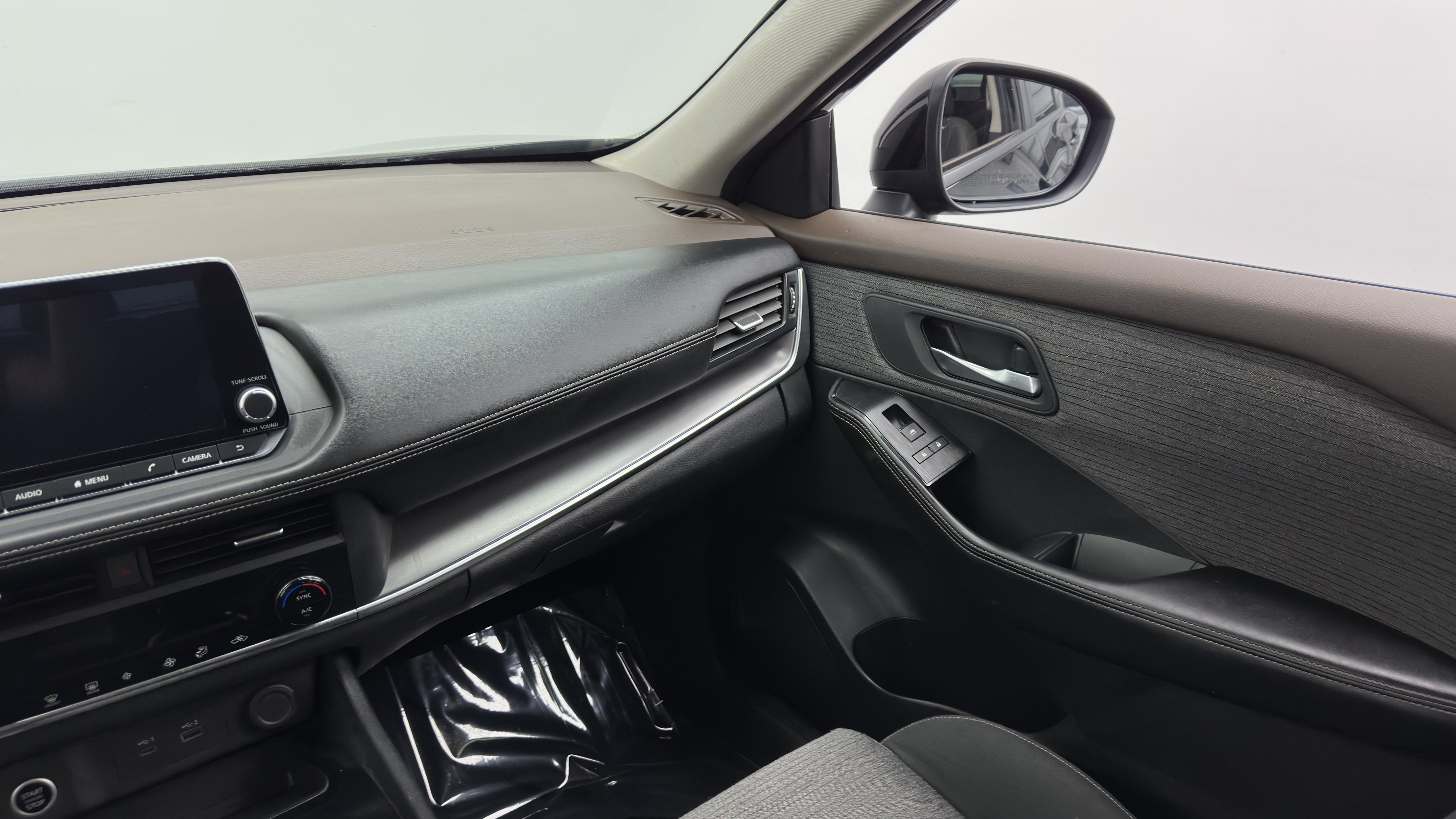 Used 2023 Nissan Rogue SV FWD image 31