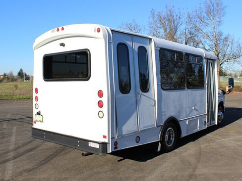 Used 2015 Ford E-350 and Econoline 350 Super Duty image 4