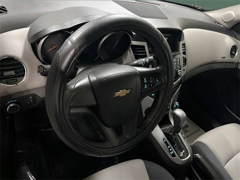 Used 2016 Chevrolet Cruze LS image 18