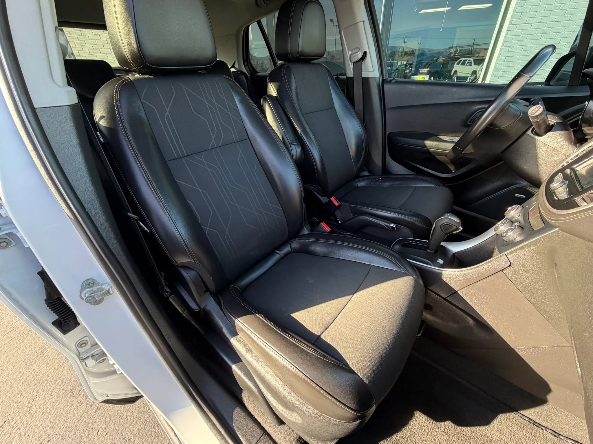 Used 2019 Chevrolet Trax LT w/ Sun & Sound Package AWD/4WD image 13
