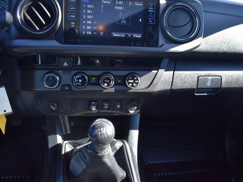 Used 2018 Toyota Tacoma TRD Off-Road image 15