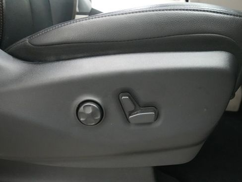 Used 2018 Chrysler Pacifica Touring-L Plus FWD image 29