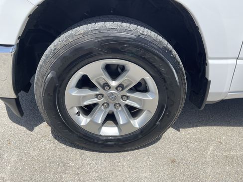 Used 2024 RAM 1500 Laramie AWD/4WD image 11