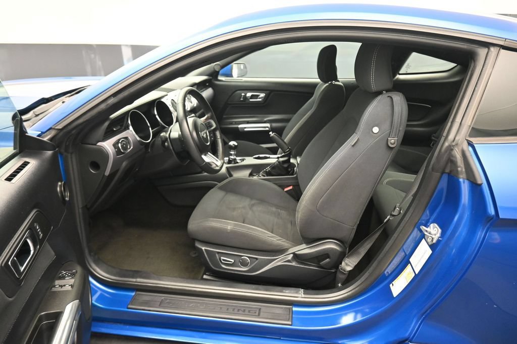 Used 2017 Ford Mustang Coupe RWD image 11