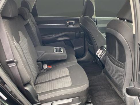 Certified 2025 Kia Sorento LX FWD image 26