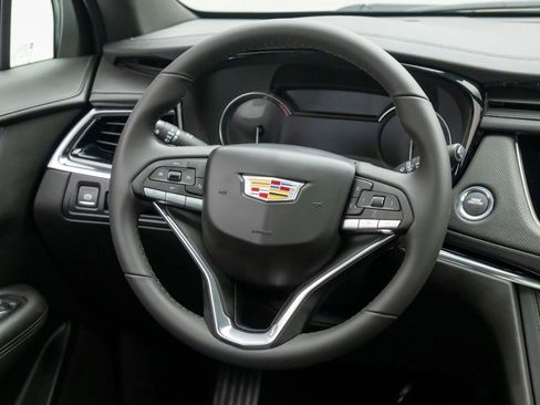 New 2025 Cadillac XT6 Luxury image 12