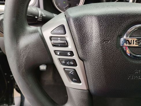 Used 2017 Nissan Titan SV image 14