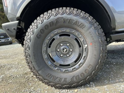 New 2025 Ford Bronco Badlands image 12