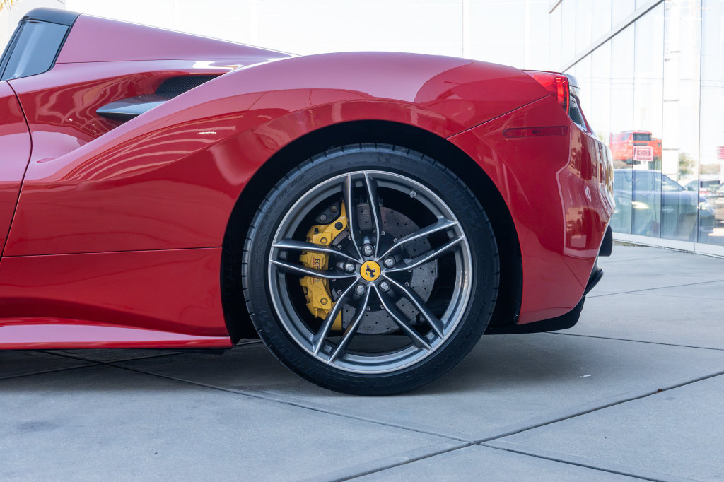 Used 2018 Ferrari 488 Spider RWD image 15