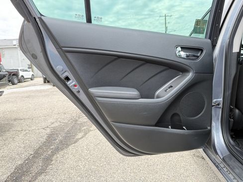 Used 2018 Kia Forte S FWD image 22