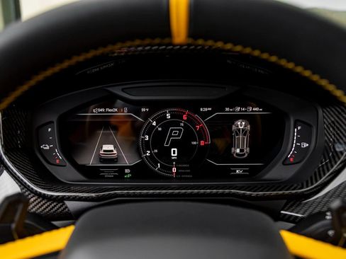 Used 2026 Lamborghini Urus SE AWD/4WD image 16