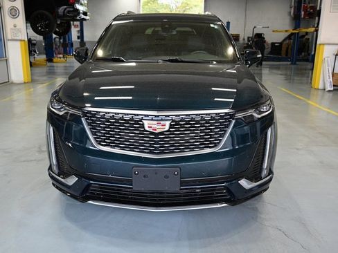 Used 2025 Cadillac XT6 Premium Luxury image 2