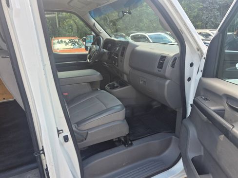 Used 2016 Nissan NV 2500 SV w/ Back Door Glass Package RWD image 6