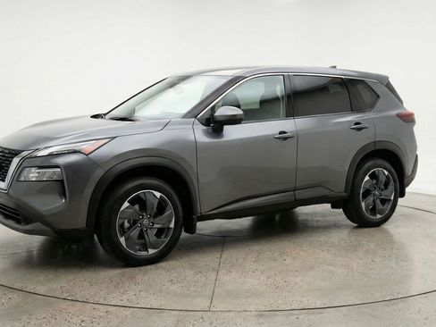 Used 2025 Nissan Rogue SV image 3