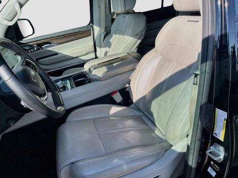 Used 2022 Jeep Grand Wagoneer Series I AWD/4WD image 22