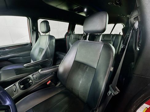 Used 2016 Dodge Grand Caravan SXT image 19