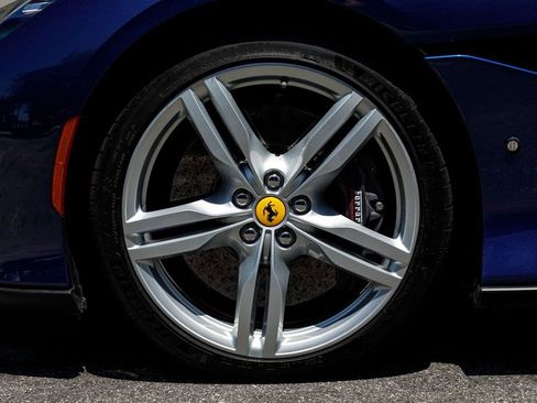 Used 2019 Ferrari Portofino image 41