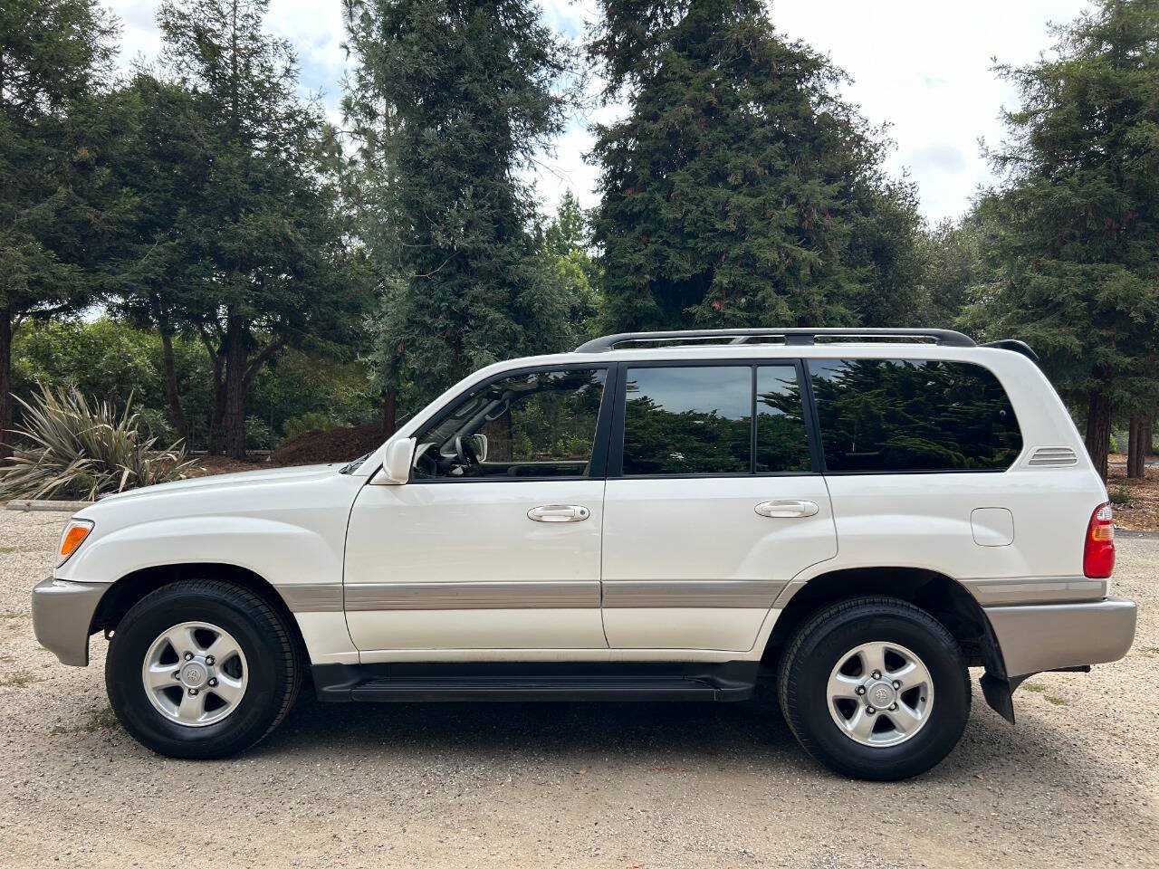 Used 1999 Toyota Land Cruiser AWD/4WD image 25