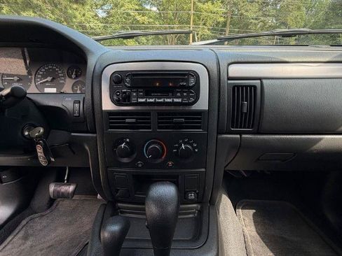 Used 2004 Jeep Grand Cherokee Laredo AWD/4WD image 15