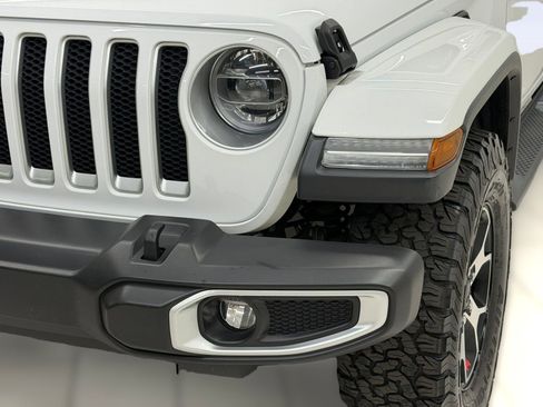 Used 2018 Jeep Wrangler Unlimited Sahara AWD/4WD image 9