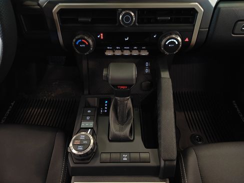 Used 2025 Toyota Tacoma TRD Off-Road AWD/4WD image 27