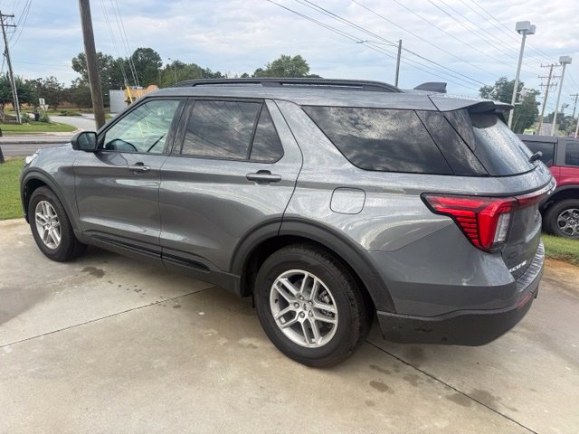 Used 2026 Ford Explorer Active w/ Active Comfort Package RWD image 8