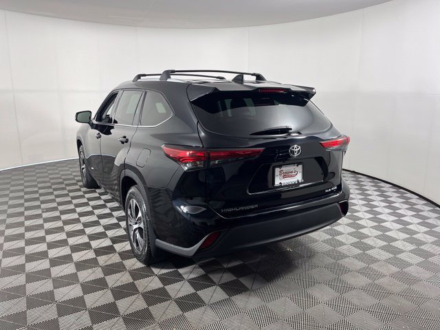 Used 2022 Toyota Highlander XLE AWD/4WD image 5