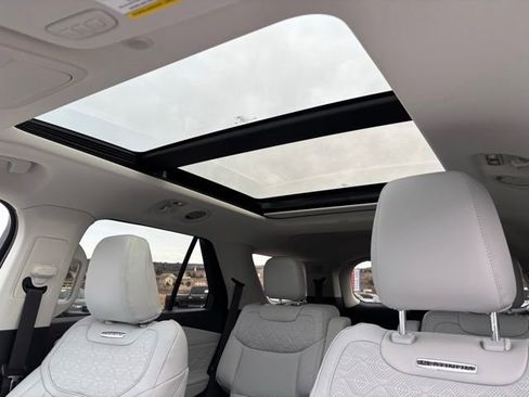 Certified 2025 Ford Explorer Platinum w/ Ultimate Package image 29